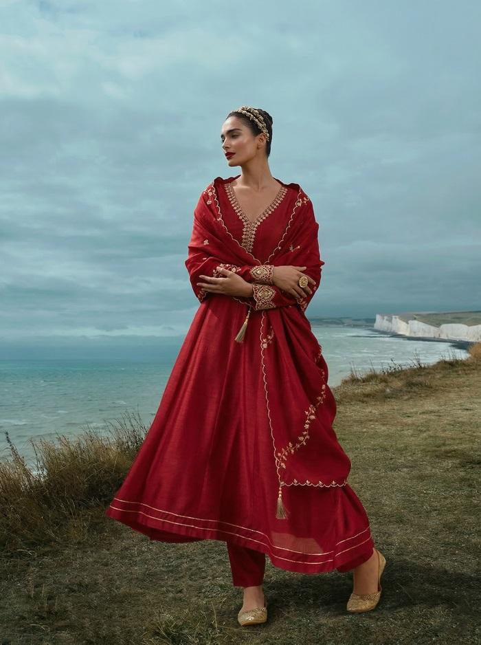 Red Vichitra Silk Embroidered Anarkali Suit Set with Scalloped Dupatta
