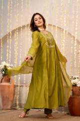 Elegant Embroidered Chanderi Silk Anarkali Kurta Set with Scalloped Dupatta in Yellow – view 6